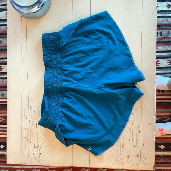 Lululemon shorts 4 - Picture 3 of 5